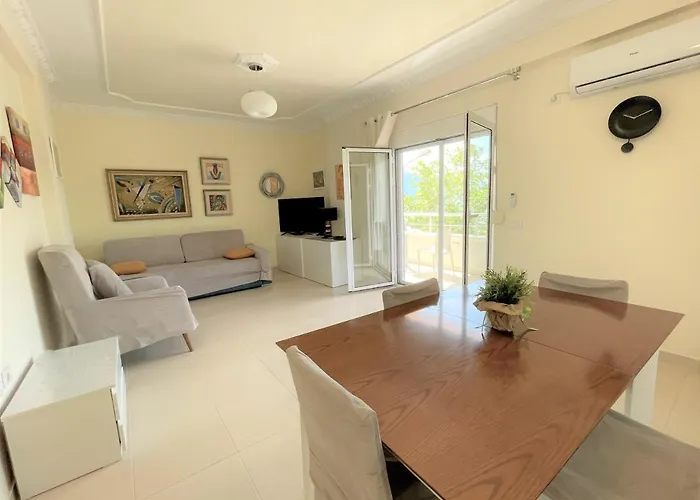 Blue Horizon Apartment *